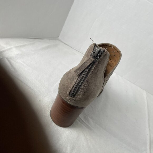 Sofft Wyoming Bootie Laser Cut Design Silver Pewter Metallic Leather - Picture 8 of 9